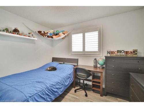 88 Redfern Avenue, Hamilton, ON - Indoor Photo Showing Bedroom