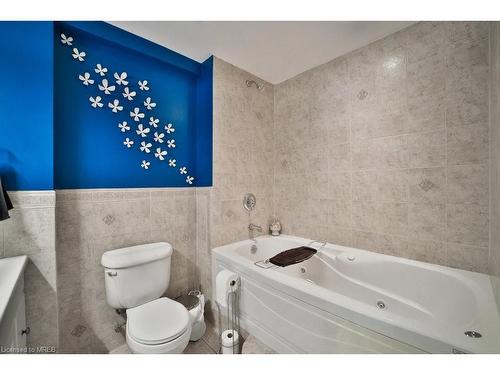 88 Redfern Avenue, Hamilton, ON - Indoor Photo Showing Bathroom