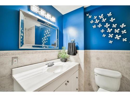 88 Redfern Avenue, Hamilton, ON - Indoor Photo Showing Bathroom