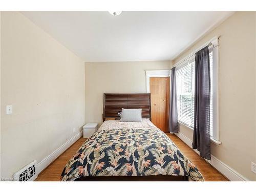 117 William Street, Brantford, ON - Indoor Photo Showing Bedroom