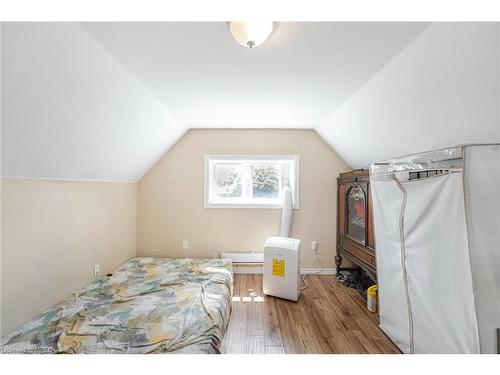 117 William Street, Brantford, ON - Indoor Photo Showing Bedroom