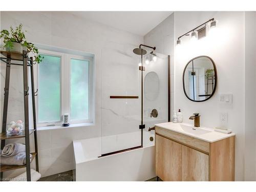 1428 North Mary Lake Road, Huntsville, ON - Indoor Photo Showing Bathroom