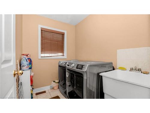 1530 Portsmouth Place, Mississauga, ON - Indoor Photo Showing Laundry Room