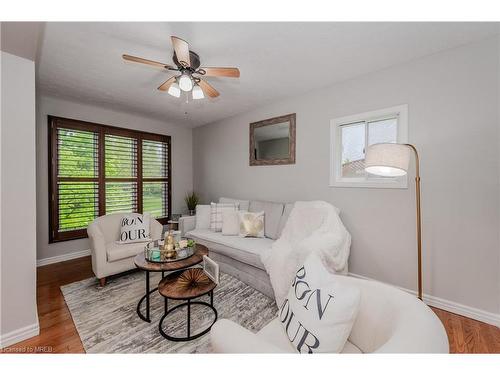 250 Driftwood Drive, Kitchener, ON - Indoor Photo Showing Living Room