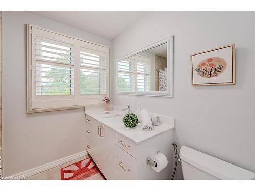 250 Driftwood Drive, Kitchener, ON - Indoor Photo Showing Bathroom