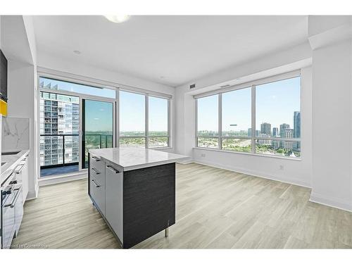 2209-36 Park Lawn Road, Toronto, ON - Indoor Photo Showing Kitchen