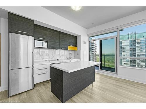 2209-36 Park Lawn Road, Toronto, ON - Indoor Photo Showing Kitchen