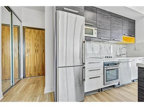 2209-36 Park Lawn Road, Toronto, ON - Indoor Photo Showing Kitchen