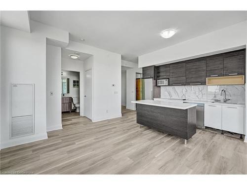 2209-36 Park Lawn Road, Toronto, ON - Indoor Photo Showing Kitchen