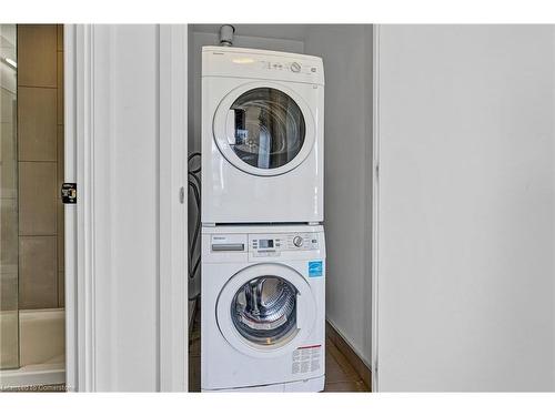 2209-36 Park Lawn Road, Toronto, ON - Indoor Photo Showing Laundry Room