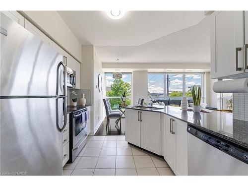 318-4700 Highway 7, Vaughan, ON - Indoor Photo Showing Kitchen