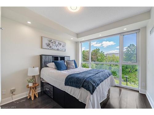 318-4700 Highway 7, Vaughan, ON - Indoor Photo Showing Bedroom