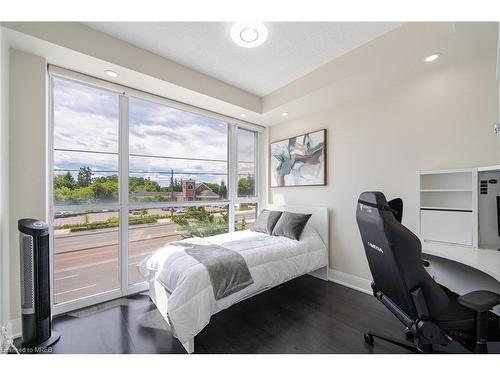 318-4700 Highway 7, Vaughan, ON - Indoor Photo Showing Bedroom