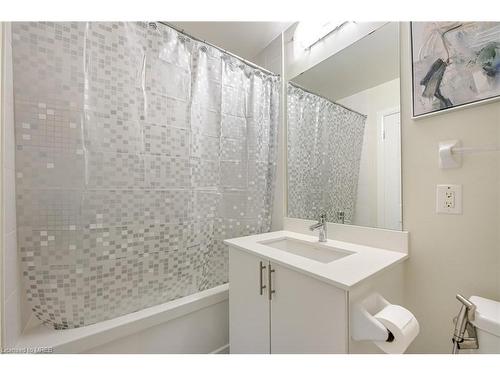 318-4700 Highway 7, Vaughan, ON - Indoor Photo Showing Bathroom