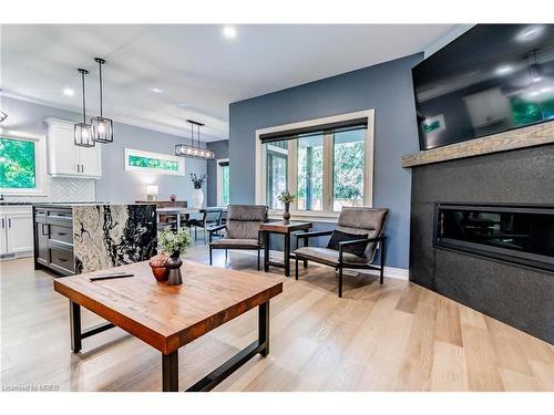 197 Pleasant Avenue N, Fort Erie, ON - Indoor Photo Showing Living Room With Fireplace