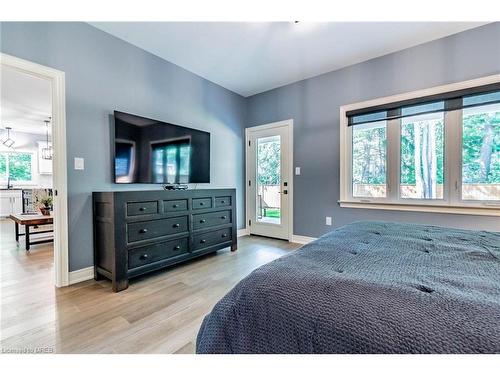 197 Pleasant Avenue N, Fort Erie, ON - Indoor Photo Showing Bedroom