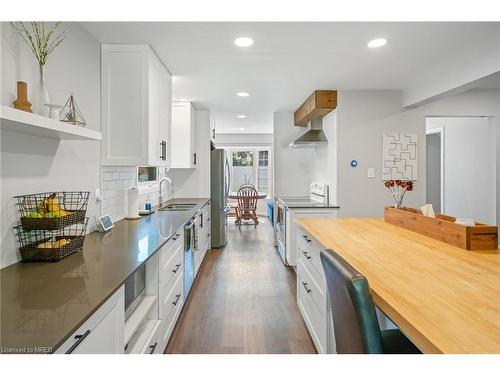 50 Bayview Drive, Grimsby, ON - Indoor Photo Showing Kitchen With Double Sink With Upgraded Kitchen