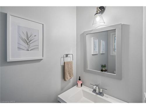 50 Bayview Drive, Grimsby, ON - Indoor Photo Showing Bathroom