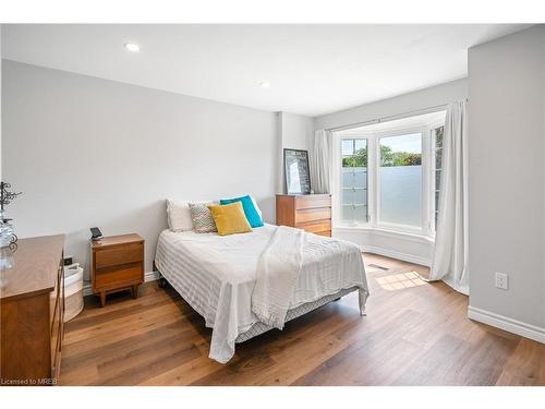 50 Bayview Drive, Grimsby, ON - Indoor Photo Showing Bedroom