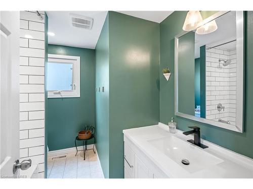 50 Bayview Drive, Grimsby, ON - Indoor Photo Showing Bathroom