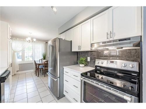 327 Highridge Avenue, Hamilton, ON - Indoor Photo Showing Kitchen