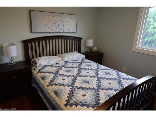 327 Highridge Avenue, Hamilton, ON - Indoor Photo Showing Bedroom