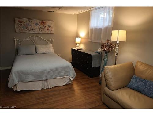 327 Highridge Avenue, Hamilton, ON - Indoor Photo Showing Bedroom