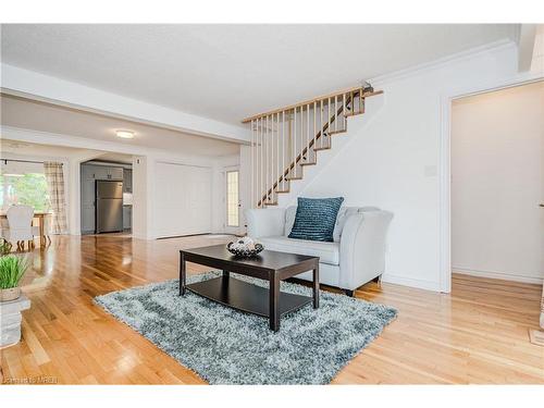 2 Campview Road, Stoney Creek, ON - Indoor Photo Showing Living Room