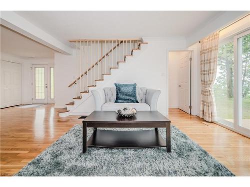 2 Campview Road, Stoney Creek, ON - Indoor Photo Showing Living Room