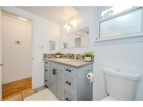 2 Campview Road, Stoney Creek, ON - Indoor Photo Showing Bathroom