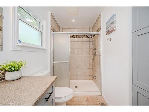 2 Campview Road, Stoney Creek, ON - Indoor Photo Showing Bathroom