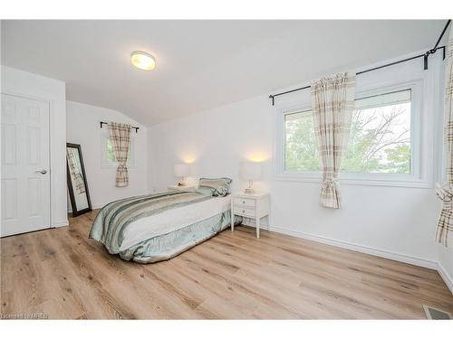 2 Campview Road, Stoney Creek, ON - Indoor Photo Showing Bedroom