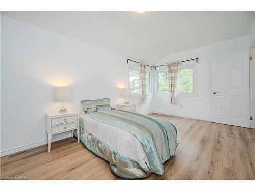 2 Campview Road, Stoney Creek, ON - Indoor Photo Showing Bedroom