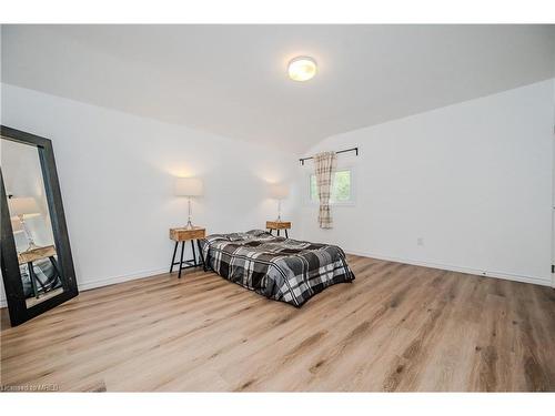 2 Campview Road, Stoney Creek, ON - Indoor Photo Showing Bedroom