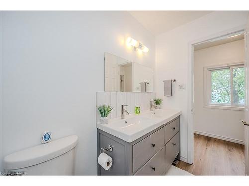 2 Campview Road, Stoney Creek, ON - Indoor Photo Showing Bathroom