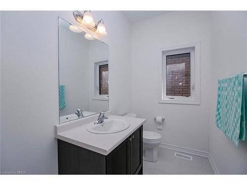 15 Hitchman Street, Paris, ON - Indoor Photo Showing Bathroom