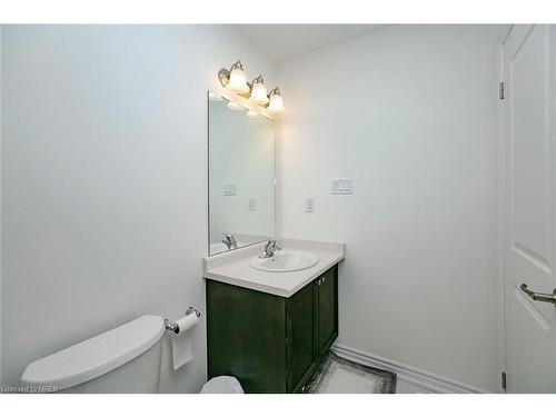 15 Hitchman Street, Paris, ON - Indoor Photo Showing Bathroom
