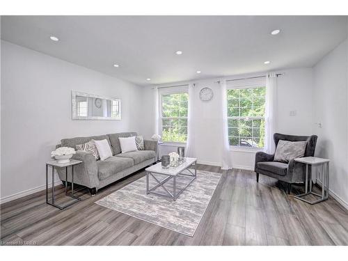 40 Dunedin Court, Cambridge, ON - Indoor Photo Showing Living Room