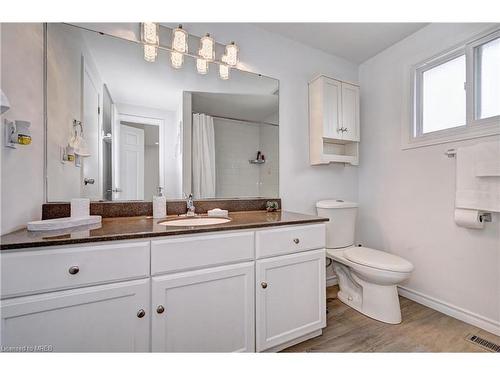 40 Dunedin Court, Cambridge, ON - Indoor Photo Showing Bathroom