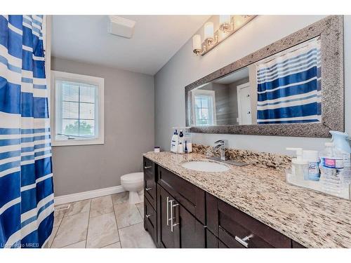 100 Acorn Way, Cambridge, ON - Indoor Photo Showing Bathroom