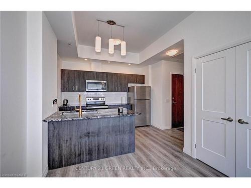 2712-108 Garment Street, Kitchener, ON - Indoor Photo Showing Kitchen