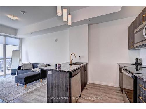 2712-108 Garment Street, Kitchener, ON - Indoor Photo Showing Kitchen