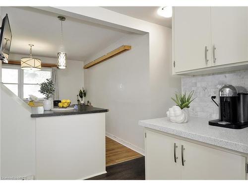 442 Highland Road E, Kitchener, ON - Indoor Photo Showing Kitchen