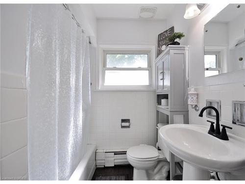 442 Highland Road E, Kitchener, ON - Indoor Photo Showing Bathroom
