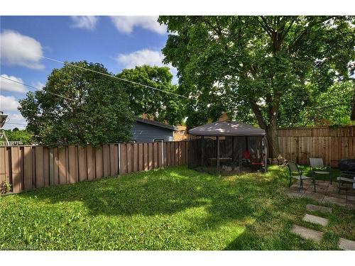 442 Highland Road E, Kitchener, ON - Outdoor With Backyard