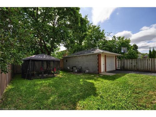 442 Highland Road E, Kitchener, ON - Outdoor With Backyard