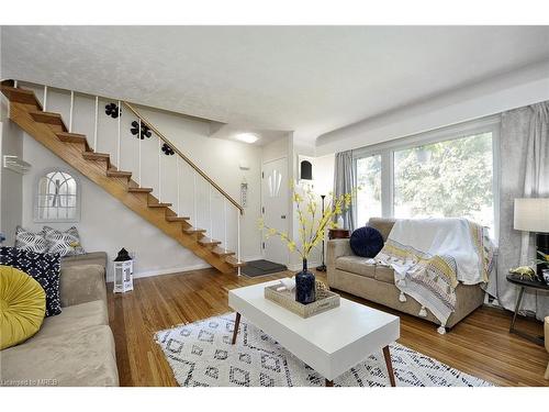 442 Highland Road E, Kitchener, ON - Indoor Photo Showing Living Room