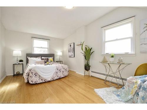 442 Highland Road E, Kitchener, ON - Indoor Photo Showing Bedroom