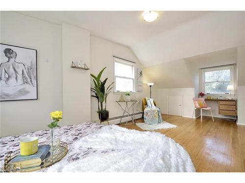 442 Highland Road E, Kitchener, ON - Indoor Photo Showing Bedroom