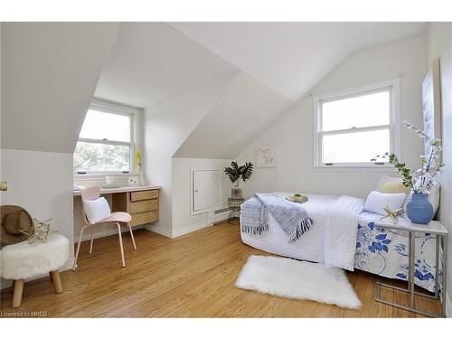 442 Highland Road E, Kitchener, ON - Indoor Photo Showing Bedroom